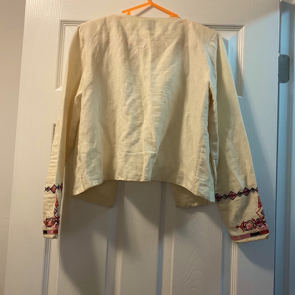 Its a nice trendy shrug